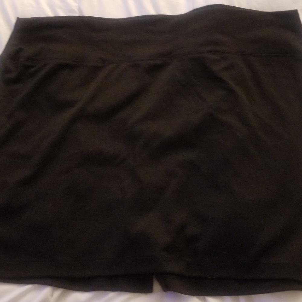 Maurice's size 3x black mini skirt. GUC.